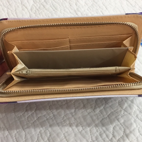 Spacious Wallet - Picture 3 of 6